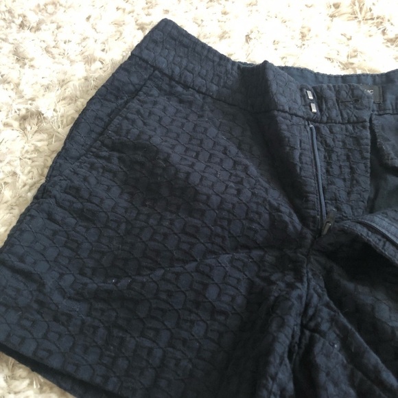 Banana Republic Hampton Fit Navy Eyelet Shorts, 4 - Picture 3 of 7